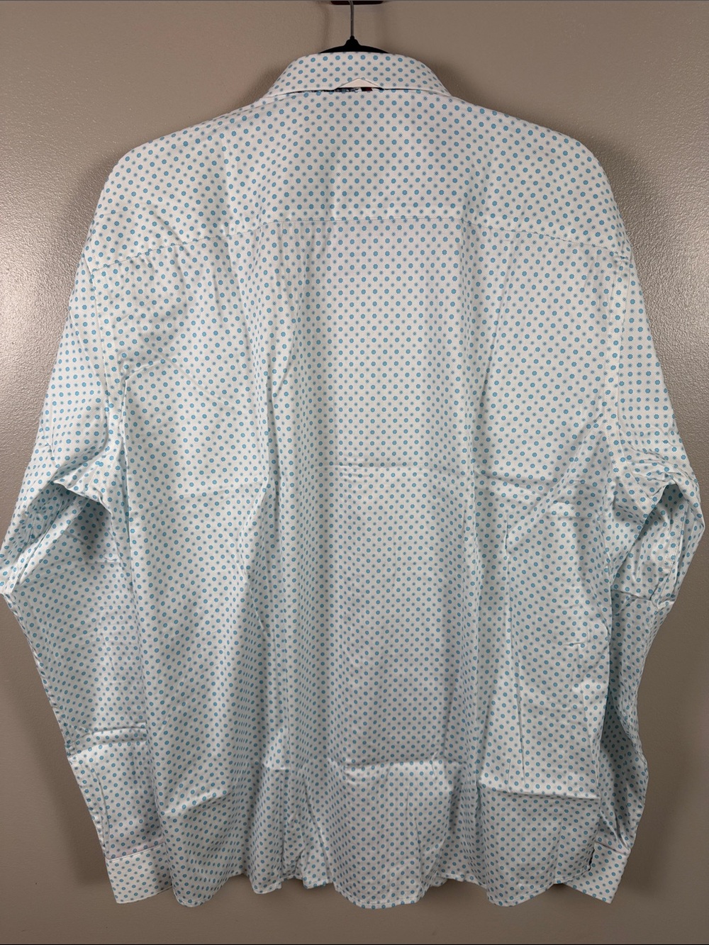 Au Noir Men's White Long Sleeve Dress Shirt with Light Blue Pattern - Picture 9 of 9